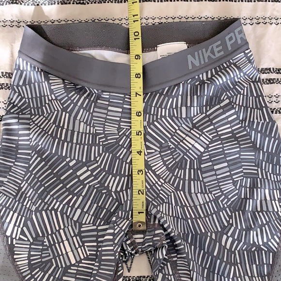 Nike Pro 3/4 Leggings | Size Medium | Color Gray & White - Picture 7 of 10